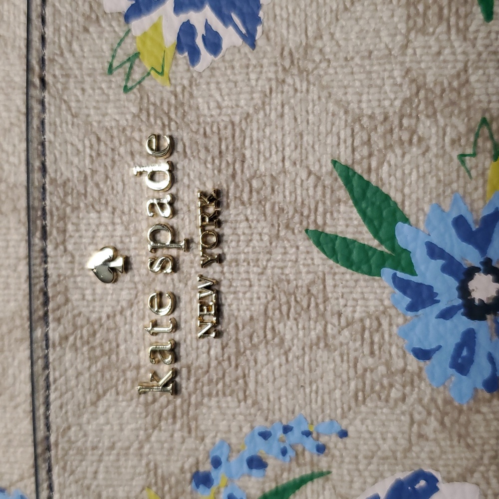 Kate Spade Flower Wallet/ Cardholder - Picture 3 of 10